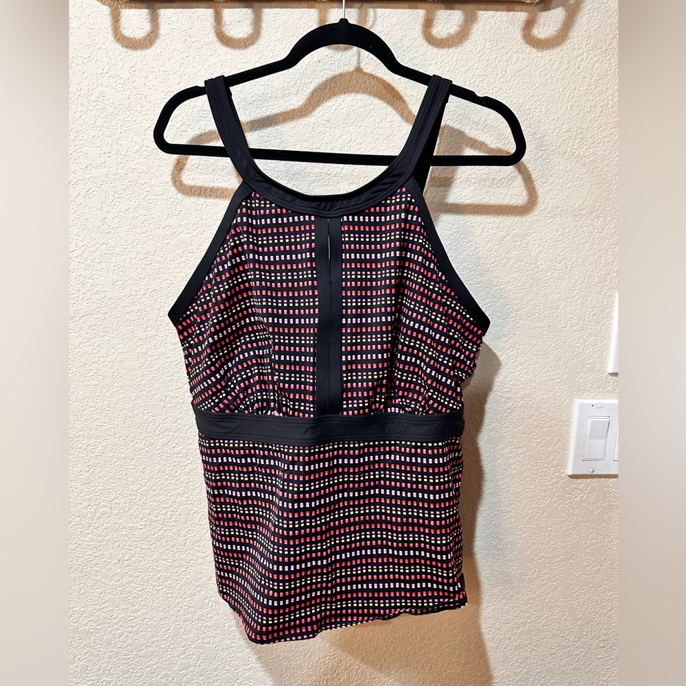 Land’s End Black, pink, and white tankini size 18W DDD